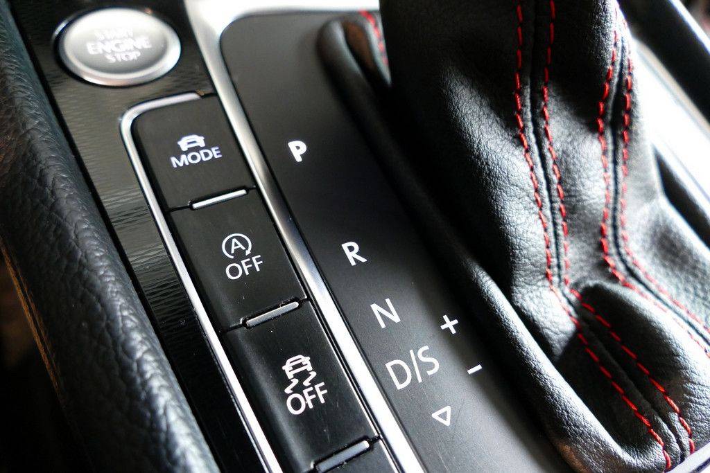 Volkswagen Golf VII GTI Performance 230cv DSG 8