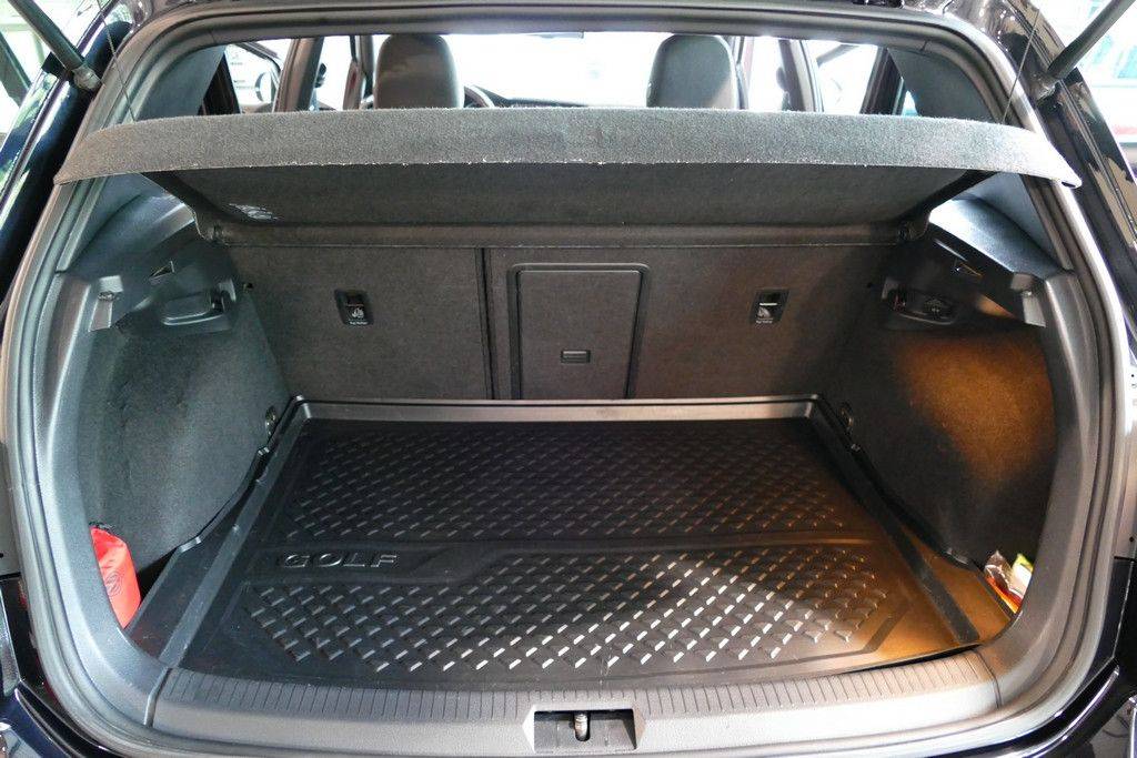 Volkswagen Golf VII GTI Performance 230cv DSG 23