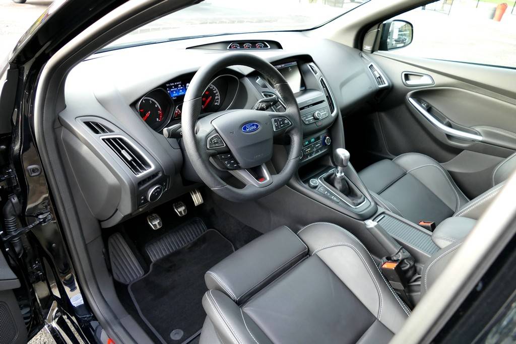 Ford Focus ST 2.0 Ecoboost 250cv Ford Focus ST 2.0 Ecoboost 250cv
