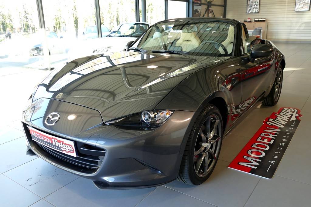 Mazda MX-5 Roadster 2.0 160 Skyactiv Sakura Mazda MX-5 Roadster 2.0 160 Skyactiv Sakura