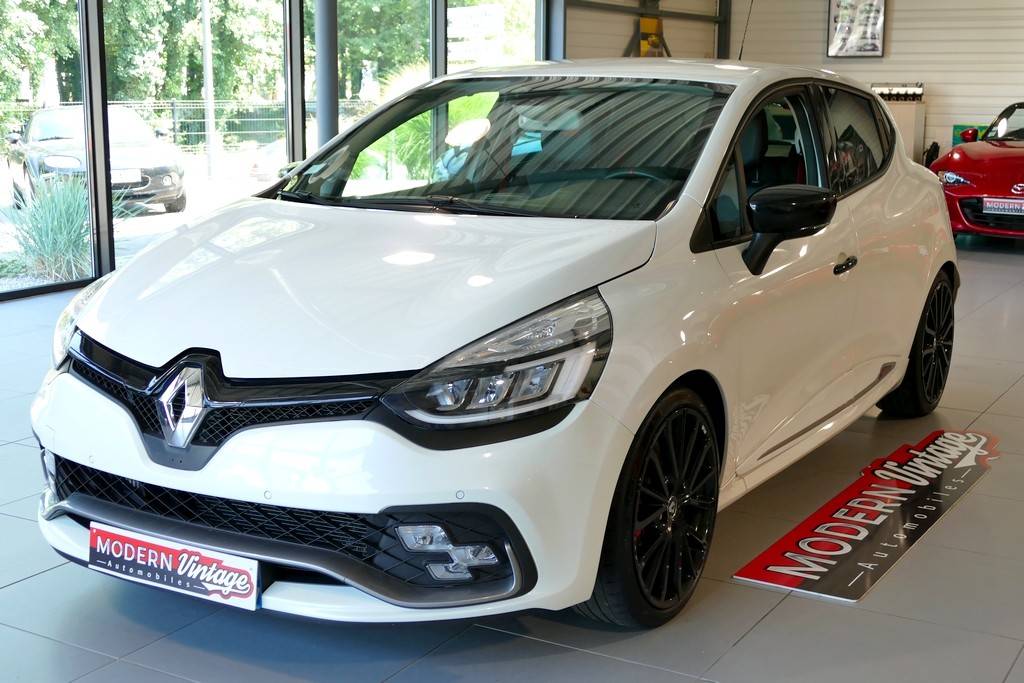 Renault Clio 4 RS Trophy 220 EDC Renault Clio 4 RS Trophy 220 EDC