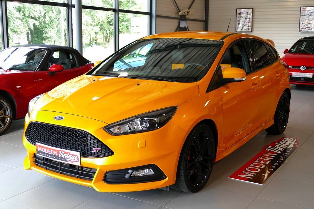 Ford Focus ST 2.0 Ecoboost 250cv Ford Focus ST 2.0 Ecoboost 250cv