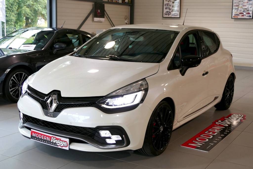 Renault Clio 4 RS Trophy 220 EDC Renault Clio 4 RS Trophy 220 EDC