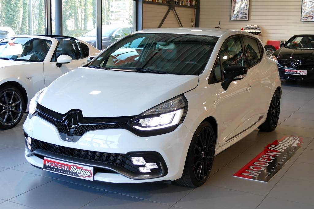 Renault Clio 4 RS Trophy 220 EDC Renault Clio 4 RS Trophy 220 EDC