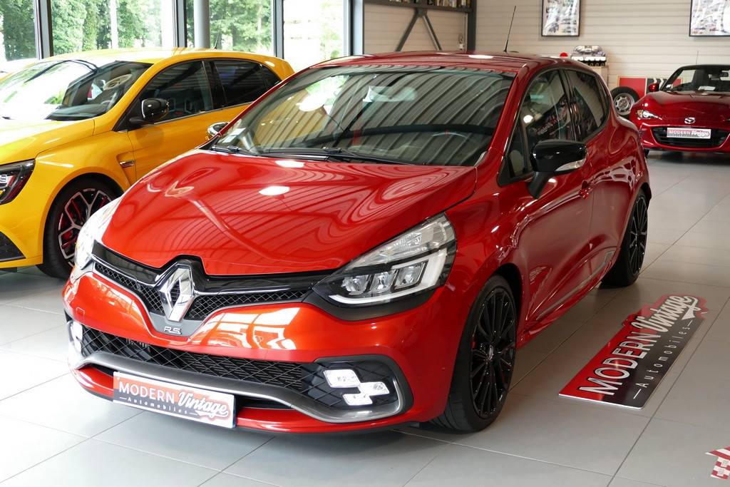 Renault Clio 4 RS Trophy 220 EDC Renault Clio 4 RS Trophy 220 EDC