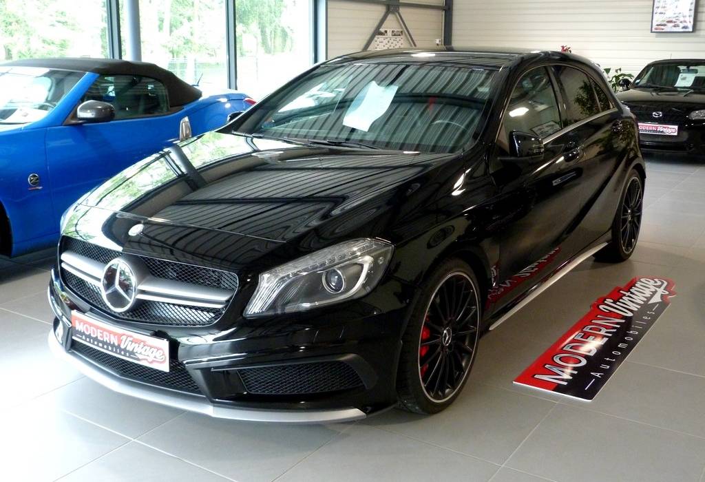 Mercedes-Benz A45 AMG 4MATIC Mercedes-Benz A45 AMG 4MATIC
