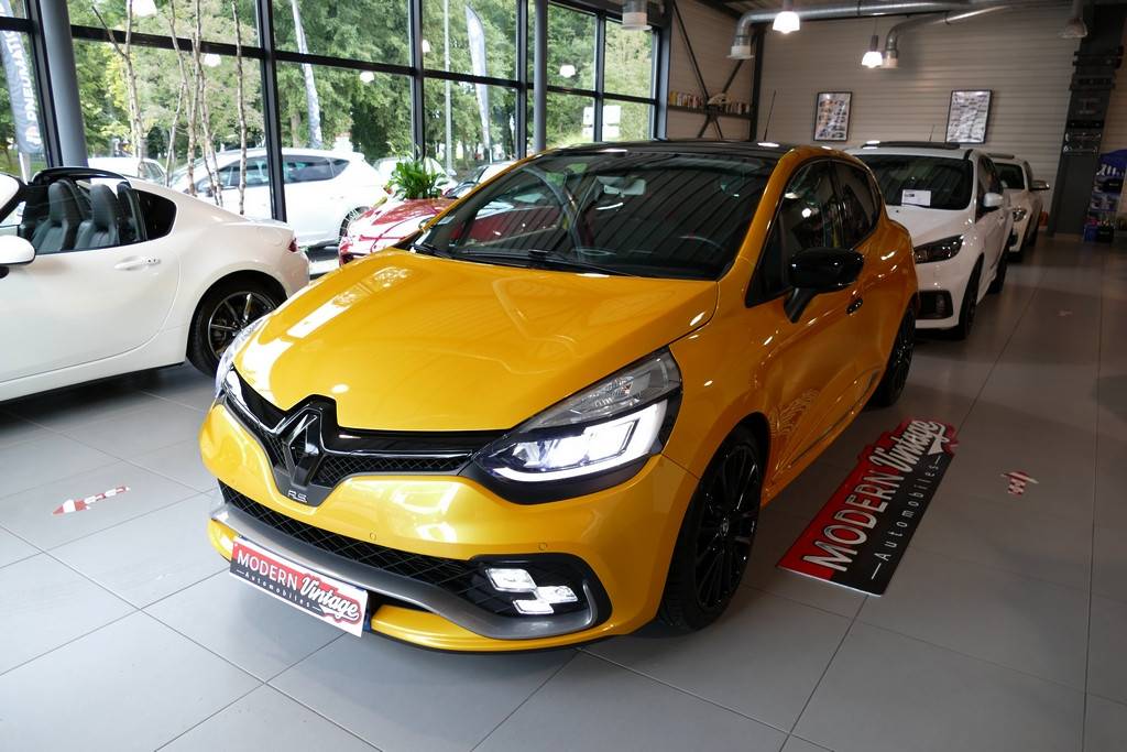 Renault Clio 4 RS Trophy 220 EDC Renault Clio 4 RS Trophy 220 EDC