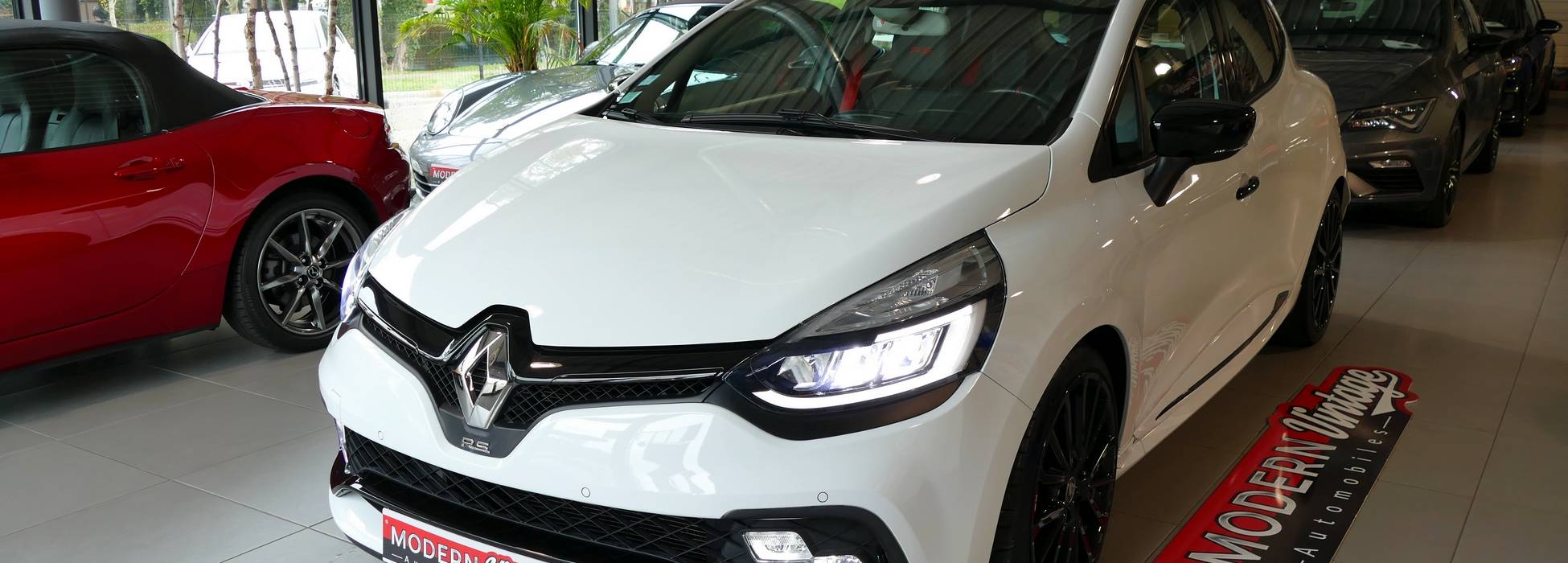 Renault Clio 4 RS Trophy 220 EDC Renault Clio 4 RS Trophy 220 EDC