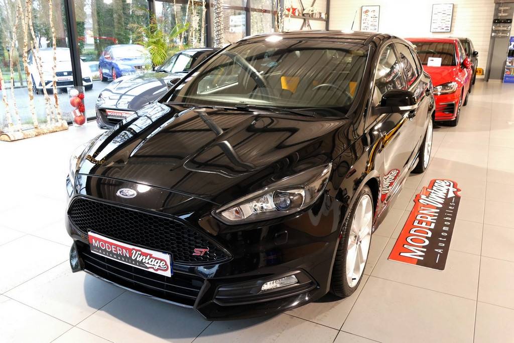 Ford Focus ST 2.0 Ecoboost 250cv Ford Focus ST 2.0 Ecoboost 250cv