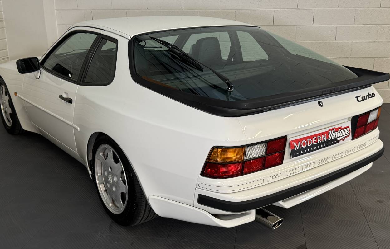 Porsche 944 Turbo 250cv 12