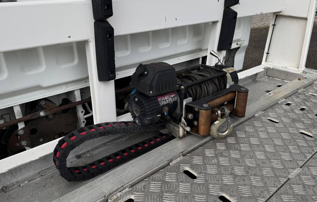 Nissan Cabstar NT400 2.5 136cv 5