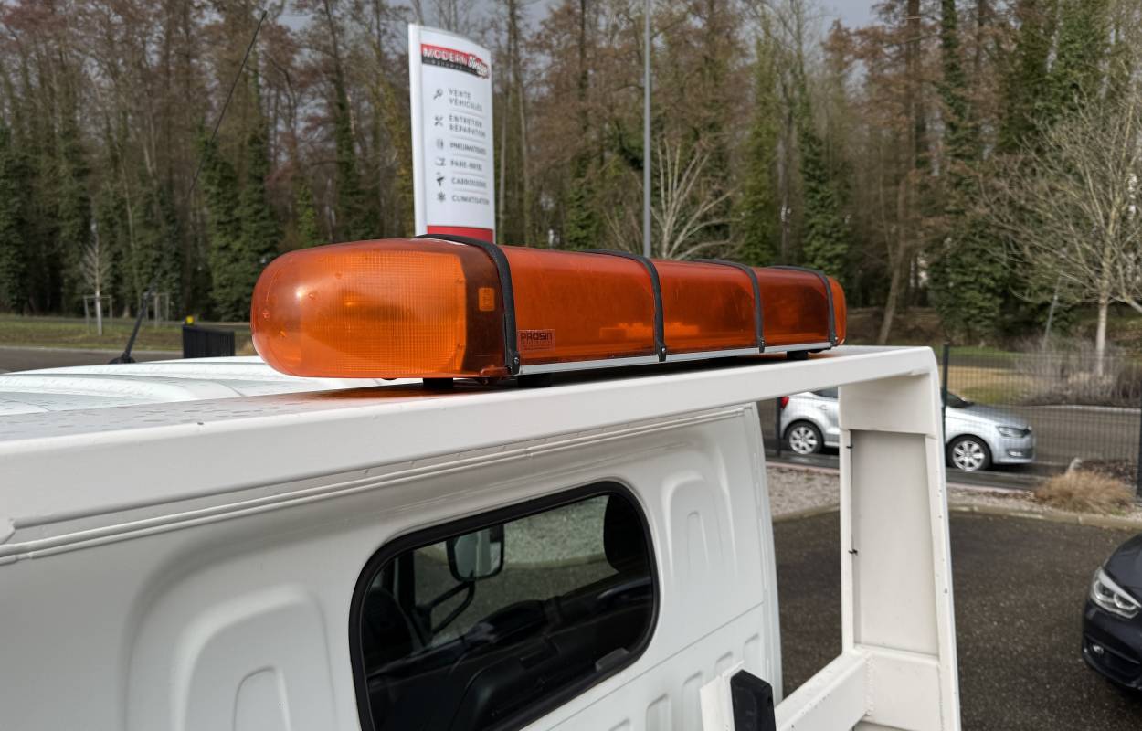 Nissan Cabstar NT400 2.5 136cv 7