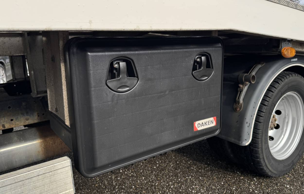 Nissan Cabstar NT400 2.5 136cv 8