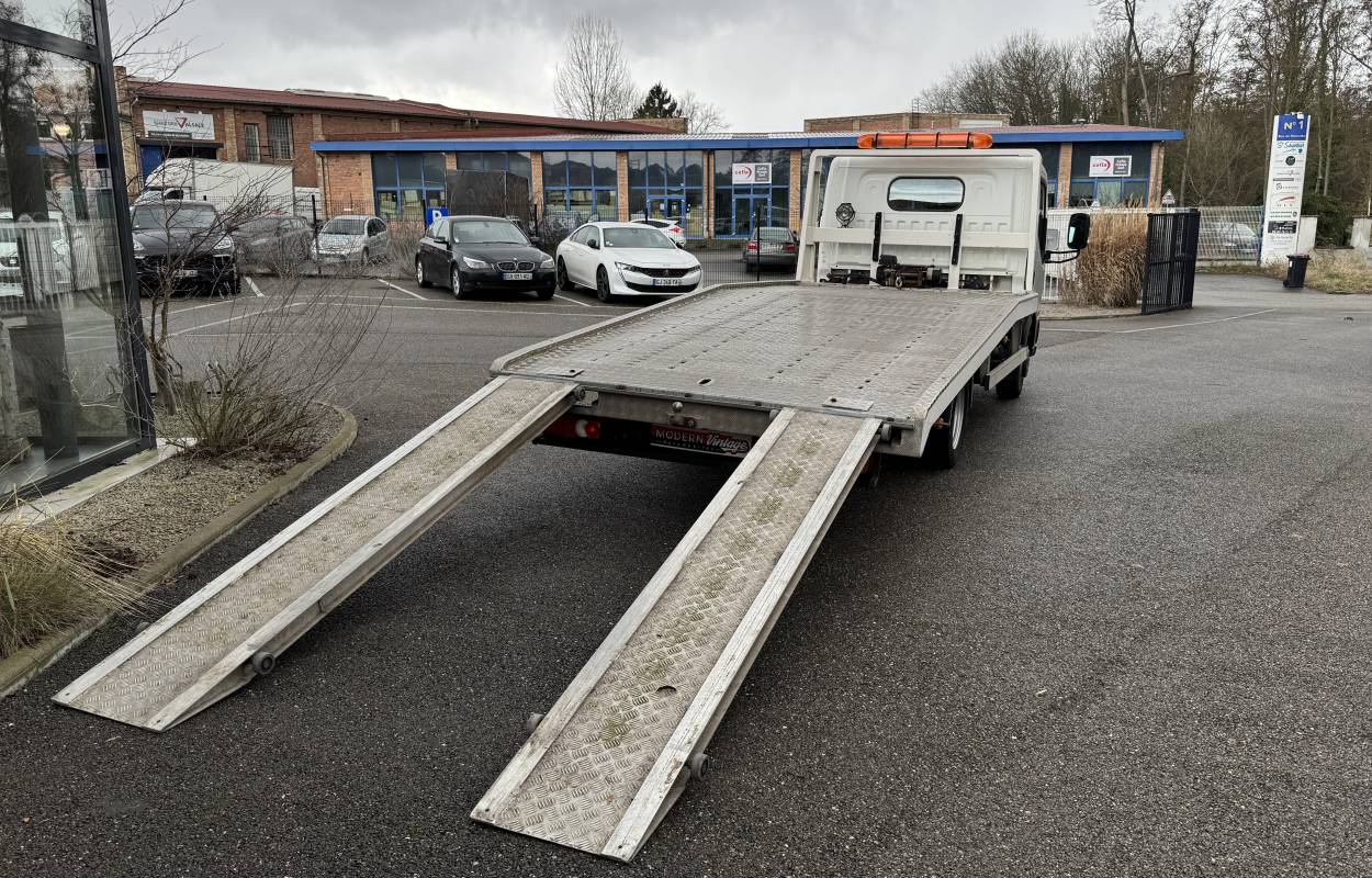 Nissan Cabstar NT400 2.5 136cv 1