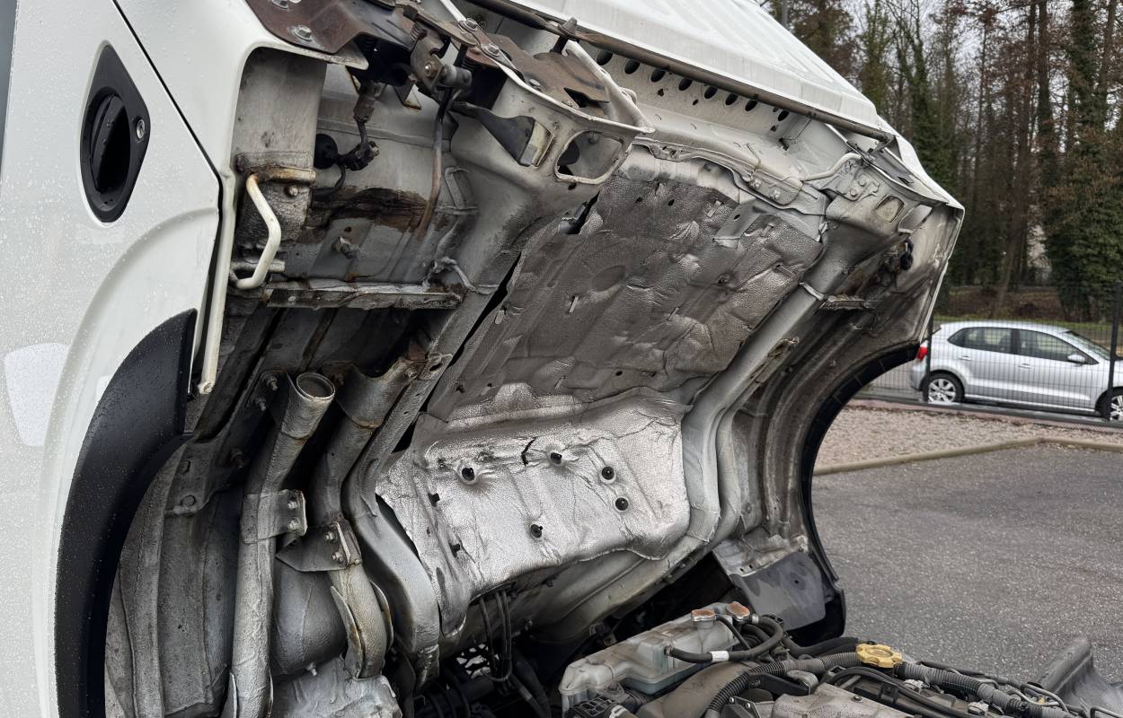 Nissan Cabstar NT400 2.5 136cv 4