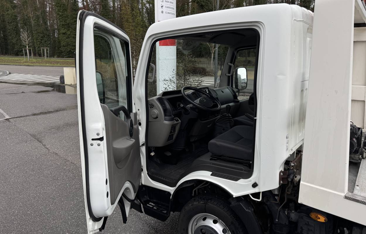Nissan Cabstar NT400 2.5 136cv 5