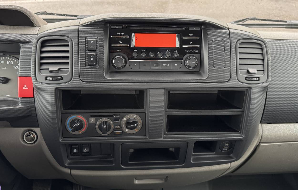 Nissan Cabstar NT400 2.5 136cv 9