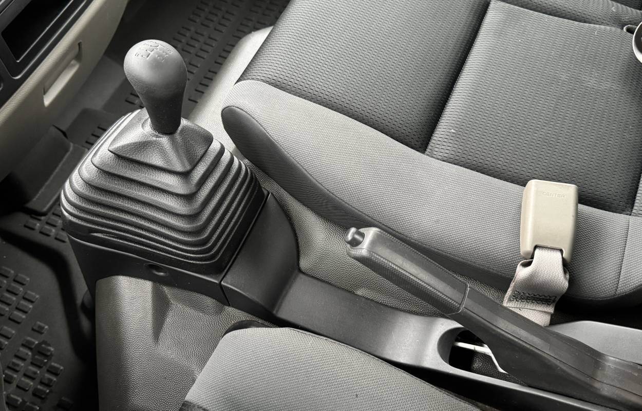 Nissan Cabstar NT400 2.5 136cv 1