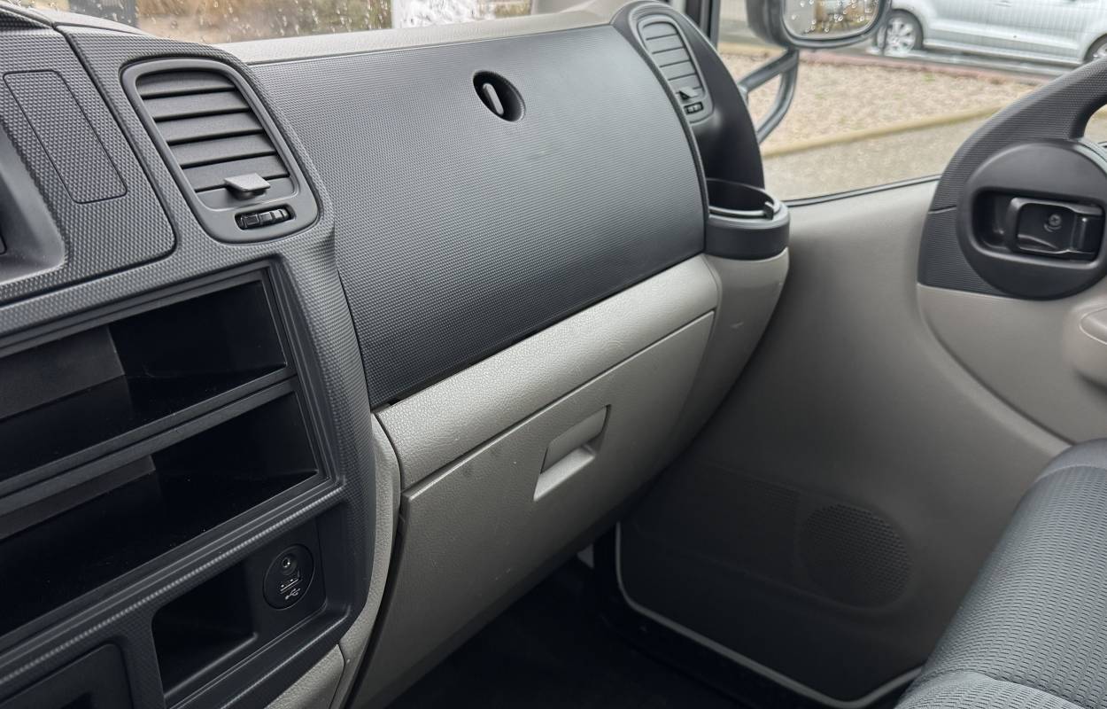 Nissan Cabstar NT400 2.5 136cv 2