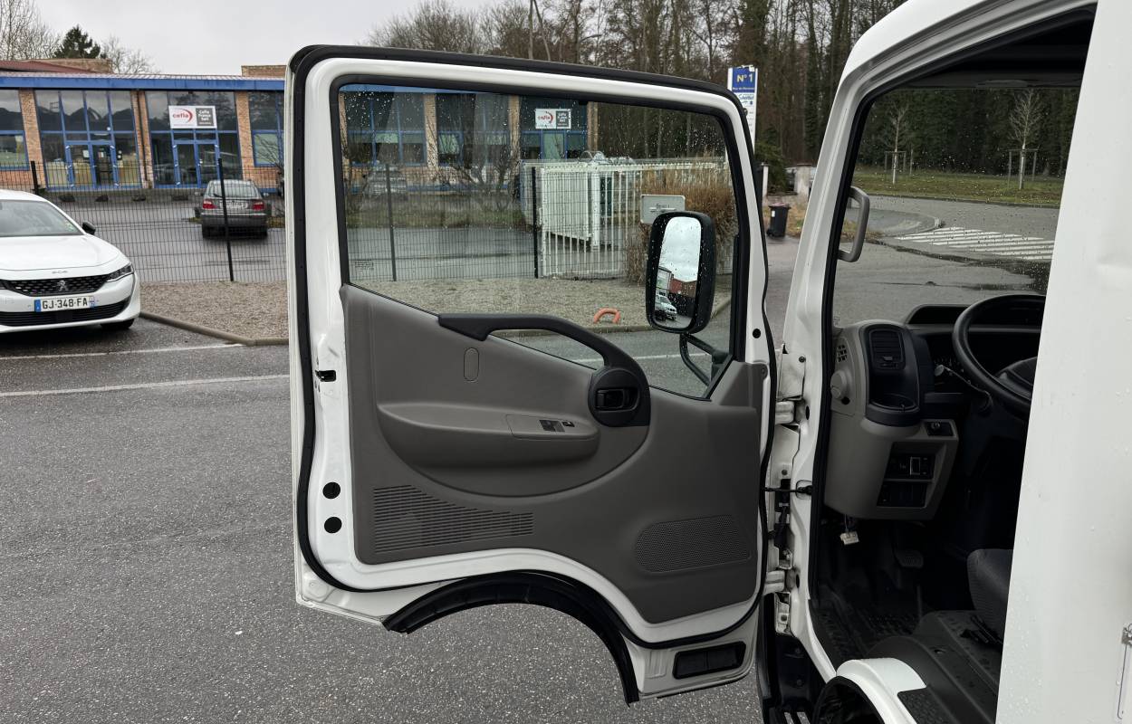 Nissan Cabstar NT400 2.5 136cv 3