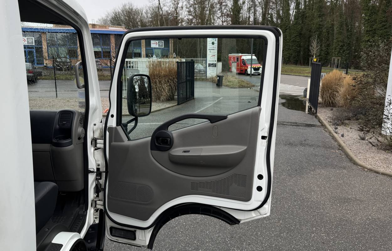 Nissan Cabstar NT400 2.5 136cv 6