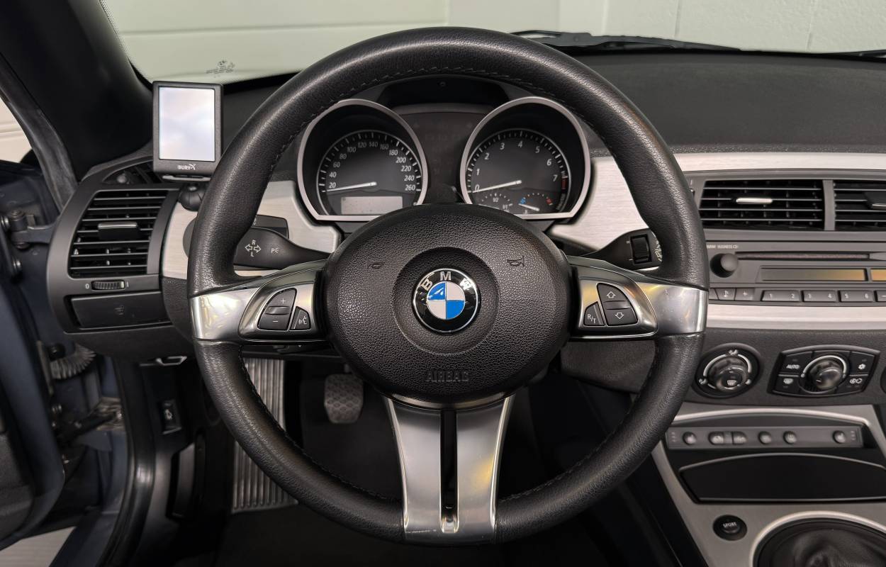 BMW Z4 E85 2.5si Roadster 218cv Individual 2