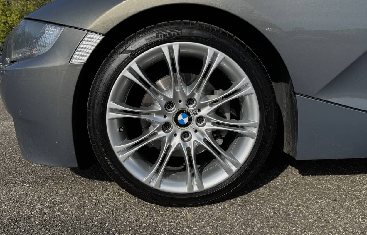 BMW Z4 E85 2.5si Roadster 218cv Individual 8