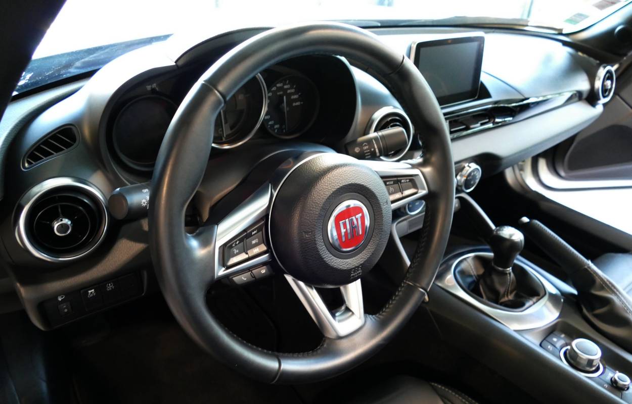 Fiat 124 Spider 1.4 MultiAir Turbo 9