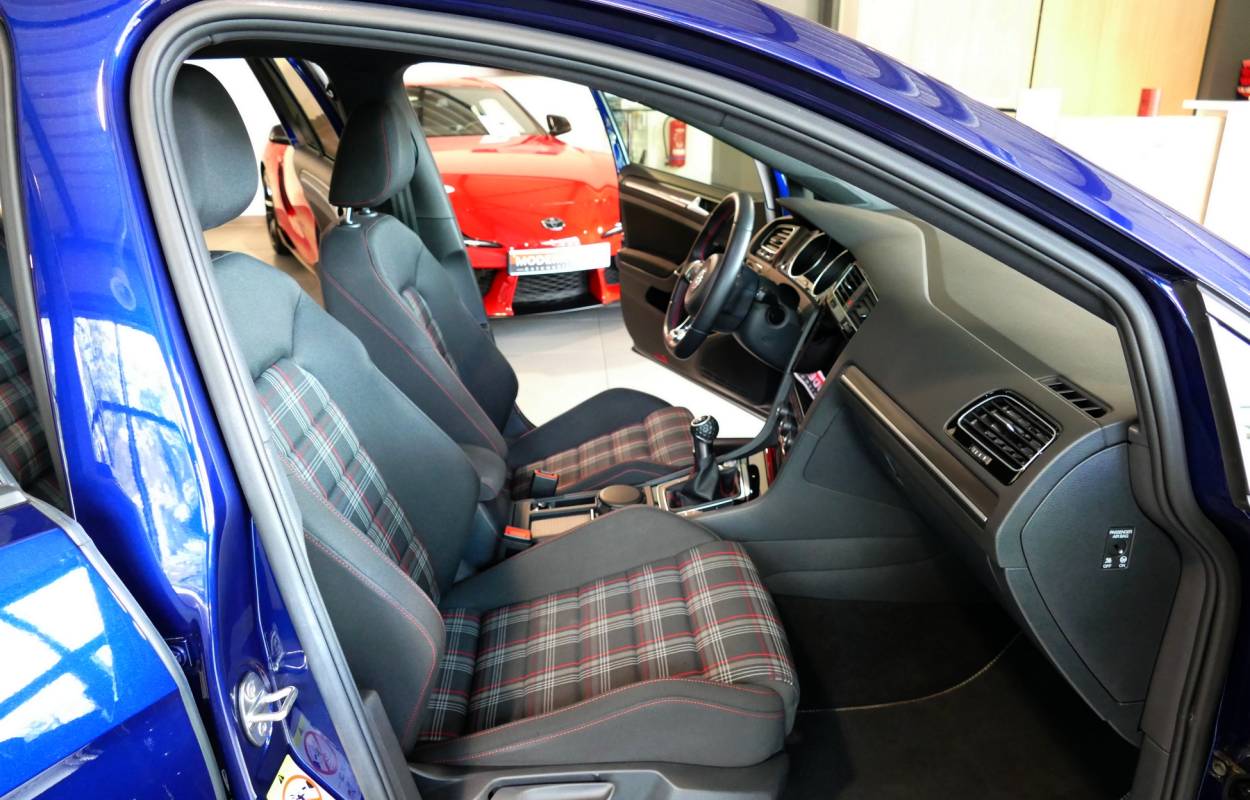 Volkswagen Golf VII GTI 230cv Facelift 9