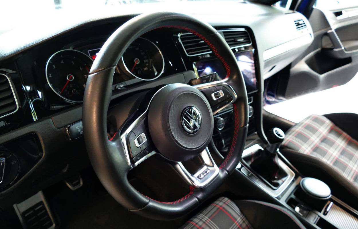Volkswagen Golf VII GTI 230cv Facelift 10