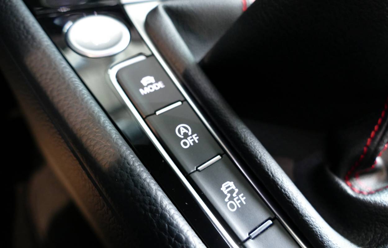 Volkswagen Golf VII GTI 230cv Facelift 12