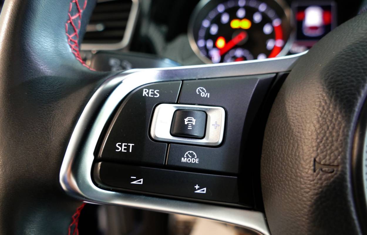 Volkswagen Golf VII GTI 230cv Facelift 15