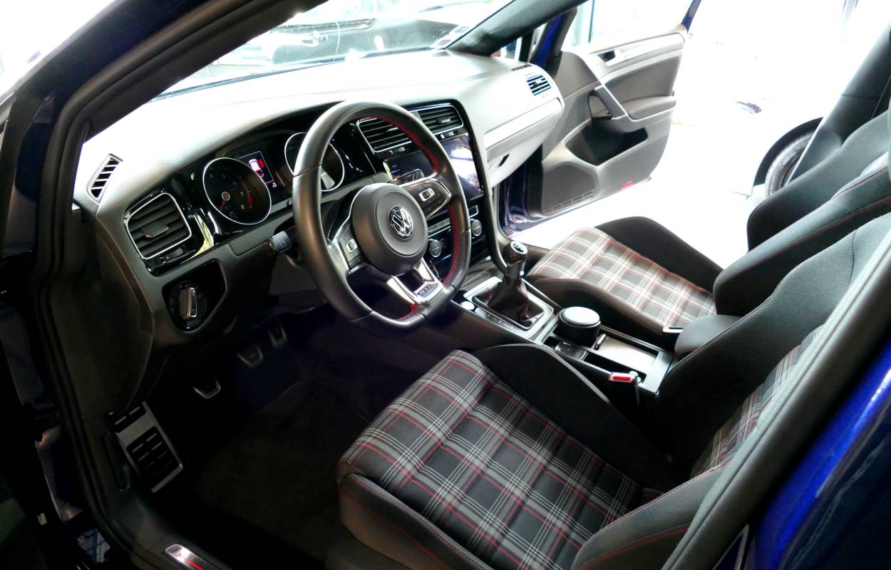 Volkswagen Golf VII GTI 230cv Facelift 4