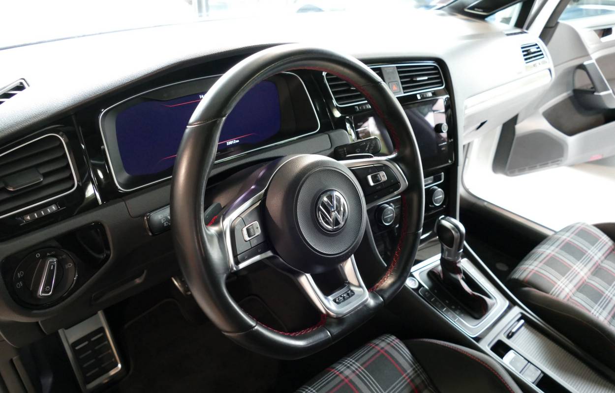 Volkswagen Golf VII GTI Performance 245cv DSG 10