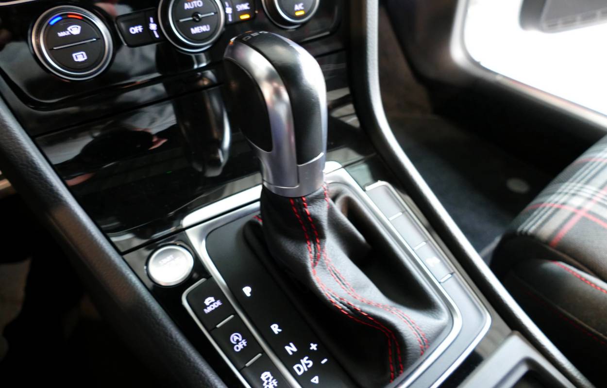 Volkswagen Golf VII GTI Performance 245cv DSG 12