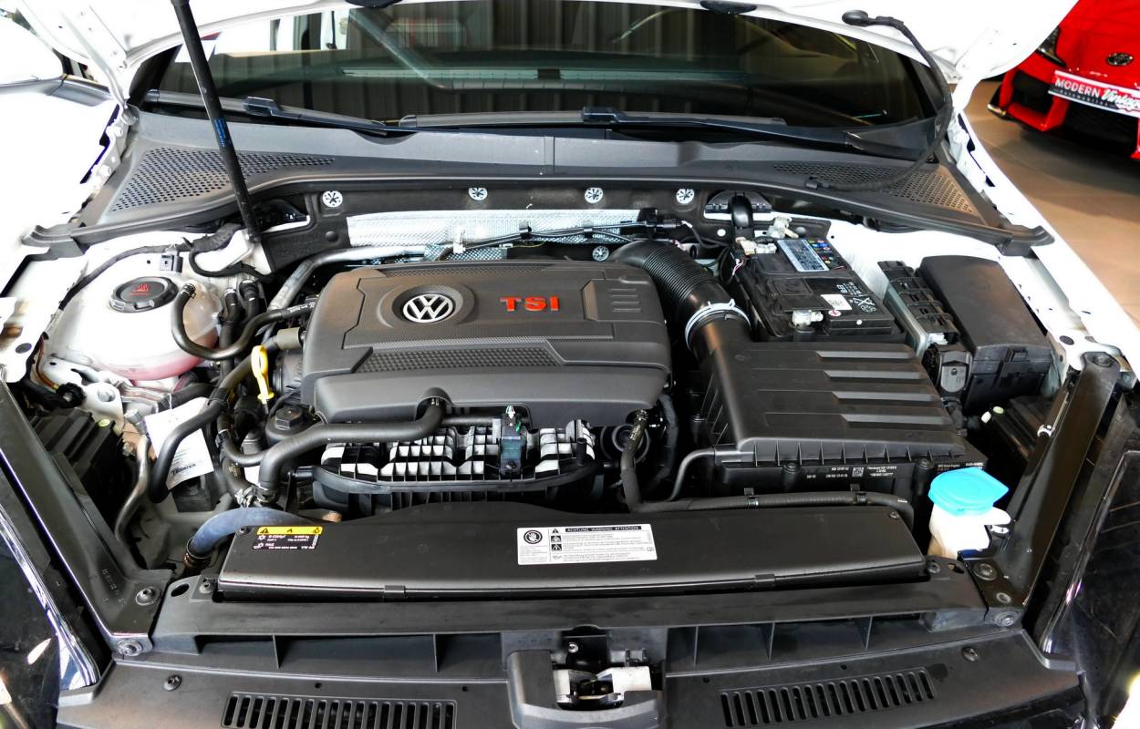 Volkswagen Golf VII GTI Performance 245cv DSG 17