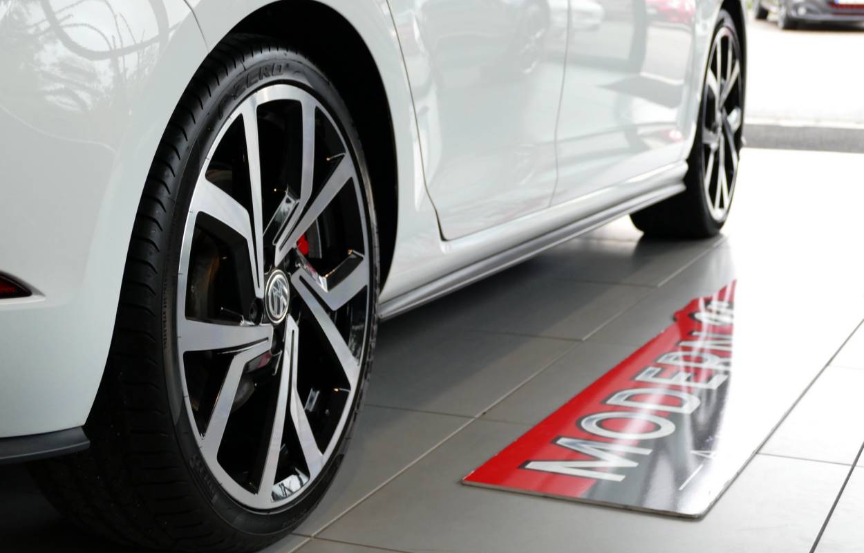 Volkswagen Golf VII GTI Performance 245cv DSG 3