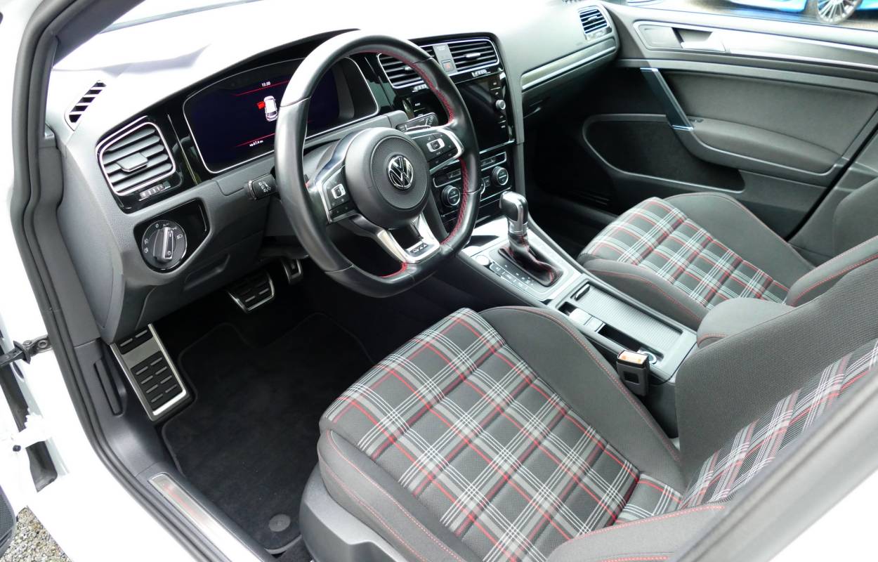Volkswagen Golf VII GTI Performance 245cv DSG 4