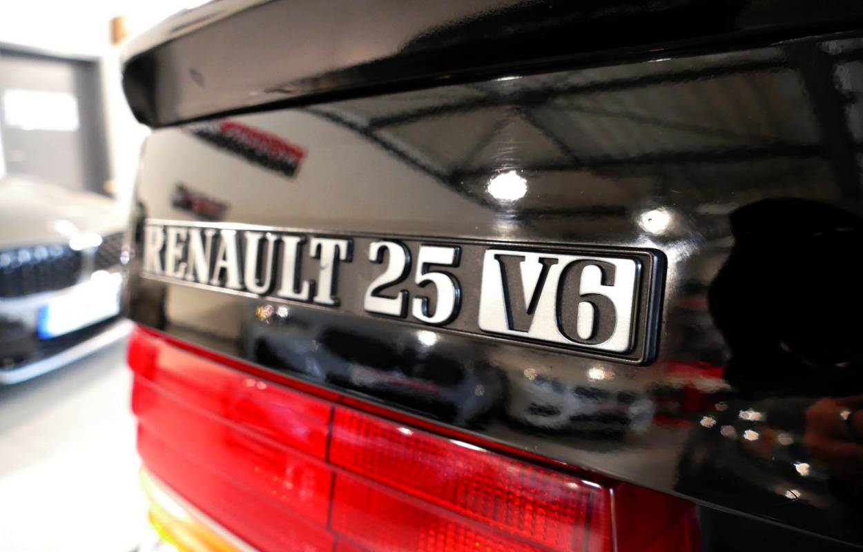 Renault 25 V6 2.7 144cv Limousine Pack Executive 10