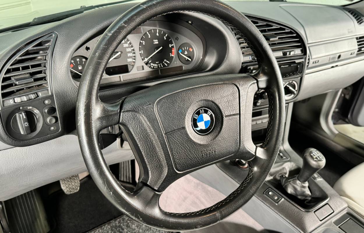 BMW 318is E36 140cv 2