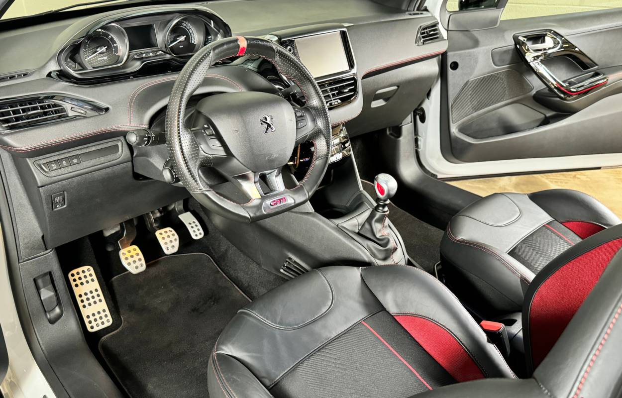 Peugeot 208 GTI 1.6 THP 208cv 10