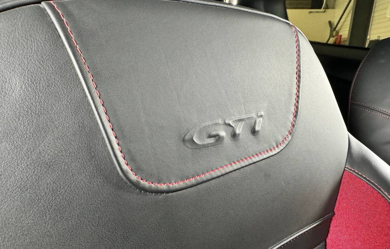 Peugeot 208 GTI 1.6 THP 208cv 13