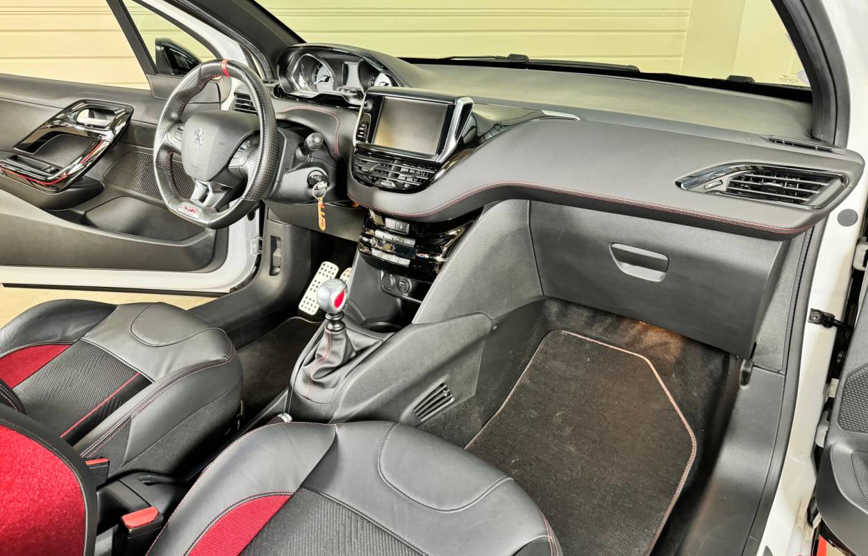 Peugeot 208 GTI 1.6 THP 208cv 14
