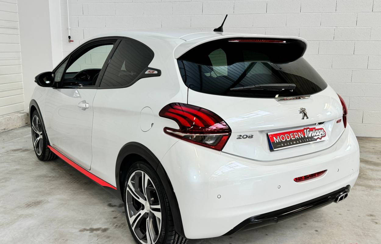 Peugeot 208 GTI 1.6 THP 208cv 4