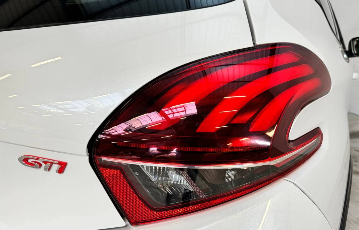 Peugeot 208 GTI 1.6 THP 208cv 7