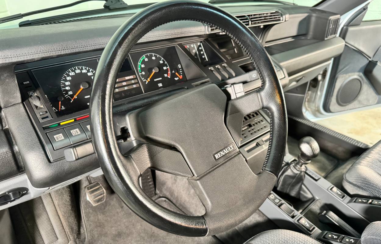 Renault 25 TXI 140cv 6
