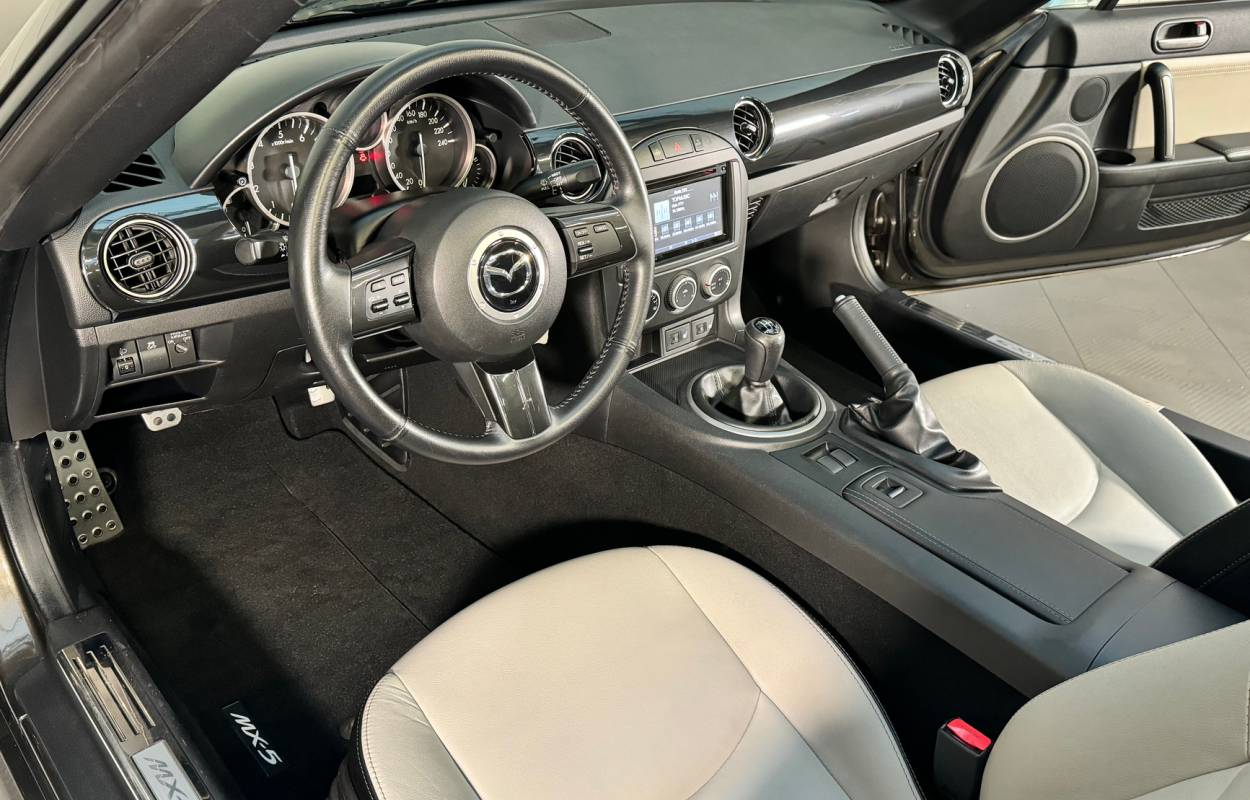 Mazda MX-5 NCFL Roadster Coupé 1.8 126cv Sendo 17