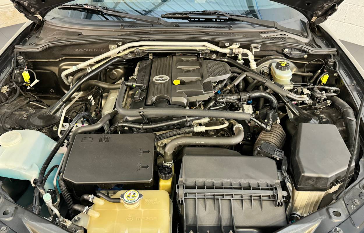 Mazda MX-5 NCFL Roadster Coupé 1.8 126cv Sendo 6