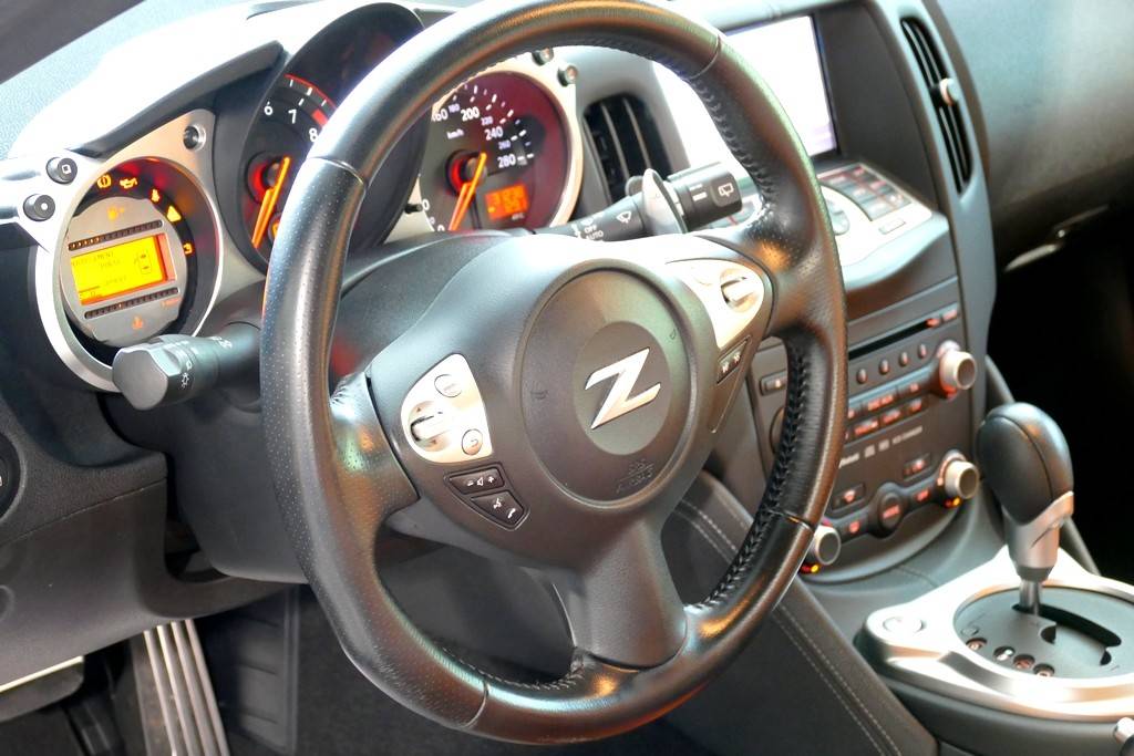 Nissan 370 Z Pack 3.7 V6 328 Auto 5