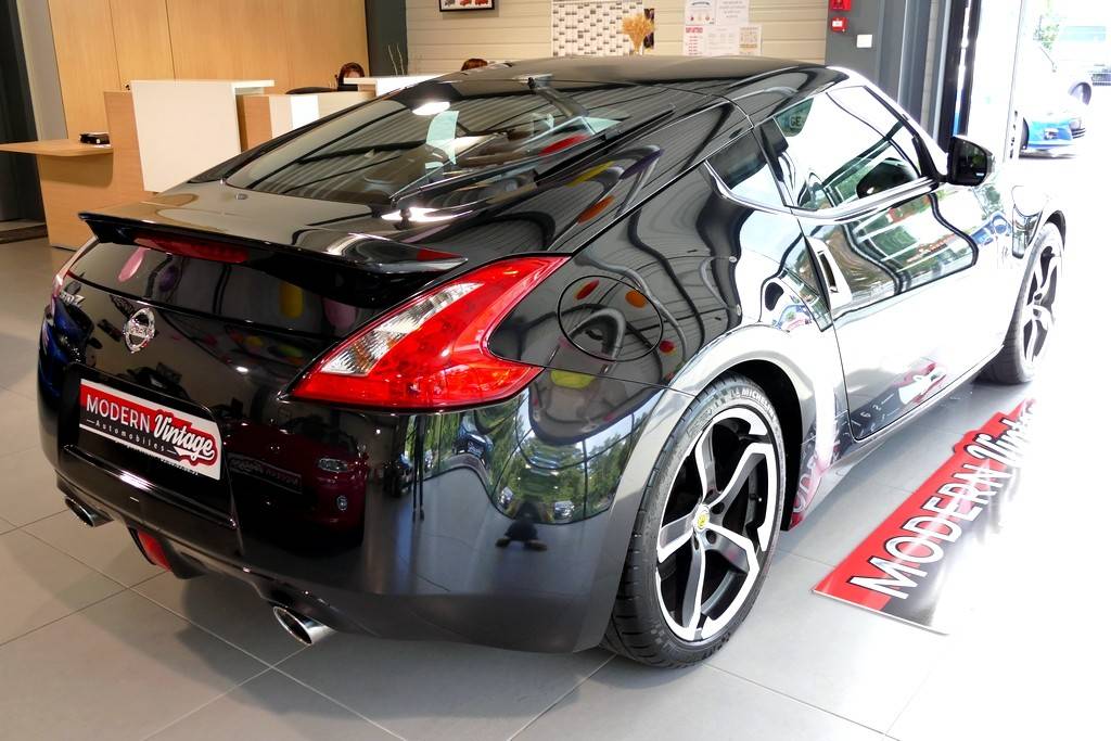 Nissan 370 Z Pack 3.7 V6 328 Auto 8